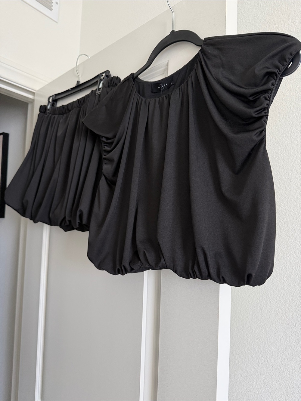 Women's Black Bubble Hem Skirt - Picture 4 of 5